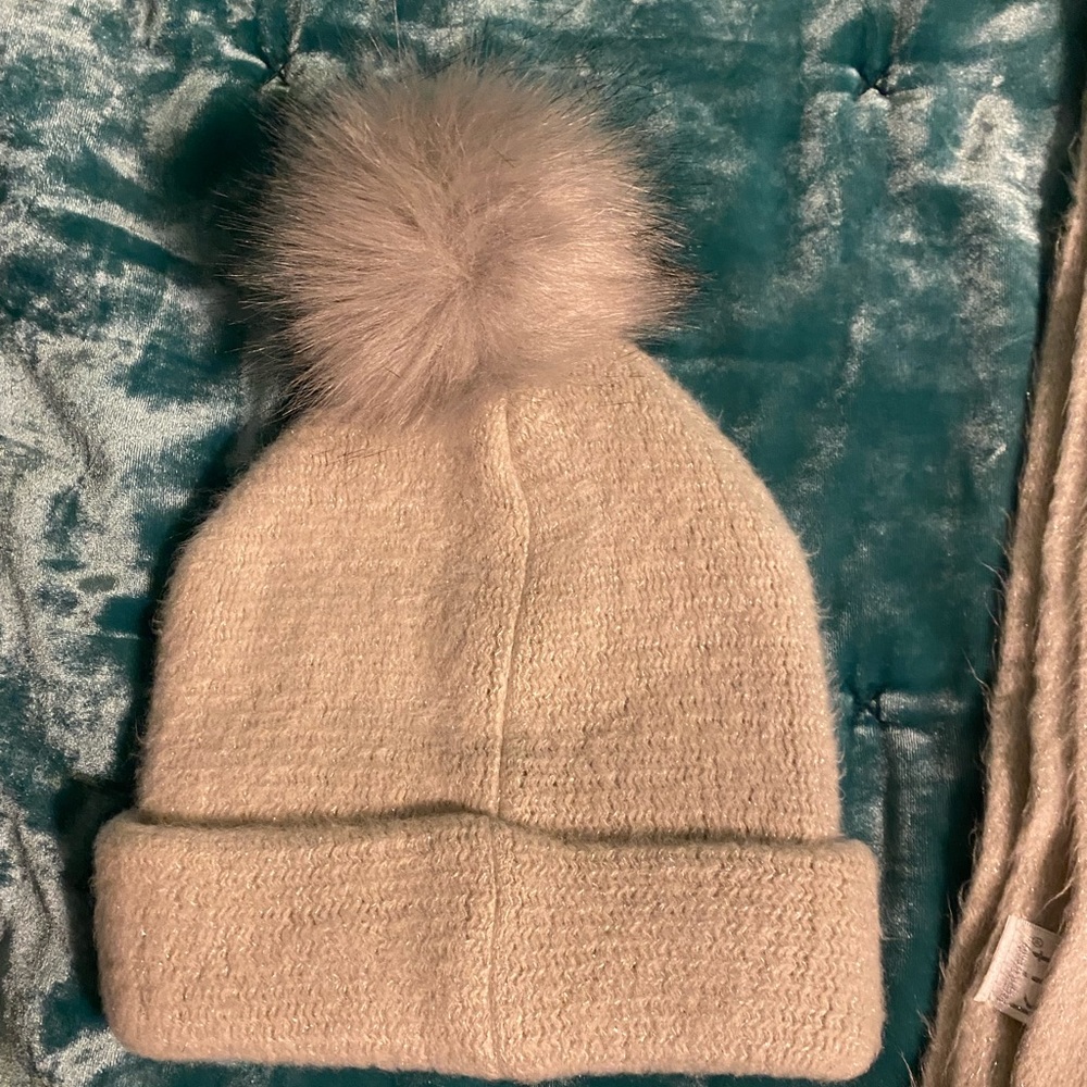 k.i.t. hat and scarf set